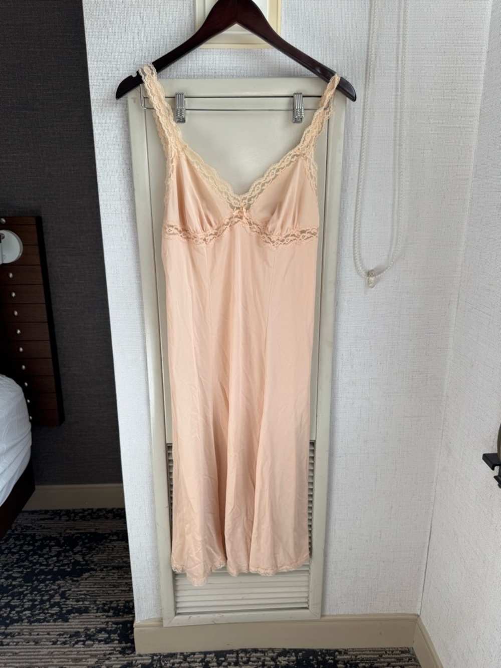 Vintage Delicate Lace-Trim Women's Slip Dress - Cream